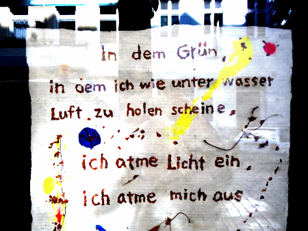 Street-Art: Poesie aus Blättern