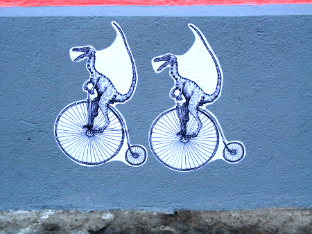 Dino auf Fahrrad
