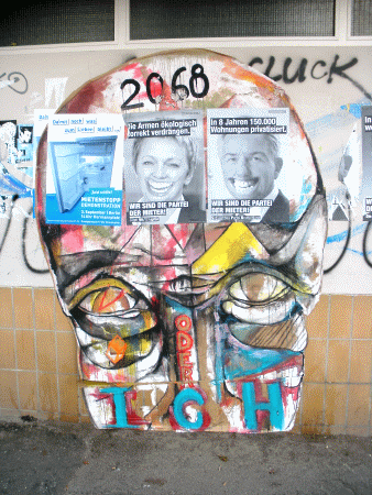 Street-Art: Selbstbildnis mit Politplakaten